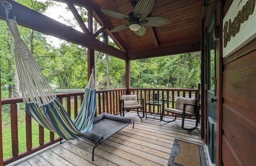 Valley Hill Cabin | Enjoy the serenity of this charming getaway in Hendersonville, NC