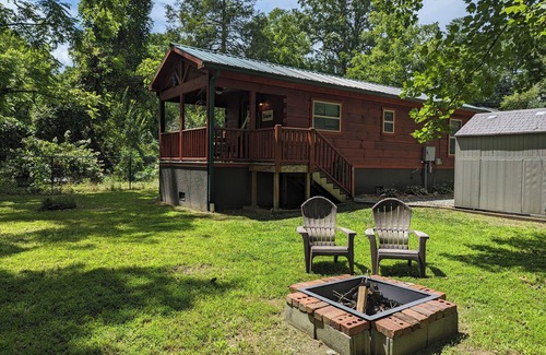 Valley Hill Cabin | Enjoy the serenity of this charming getaway in Hendersonville, NC