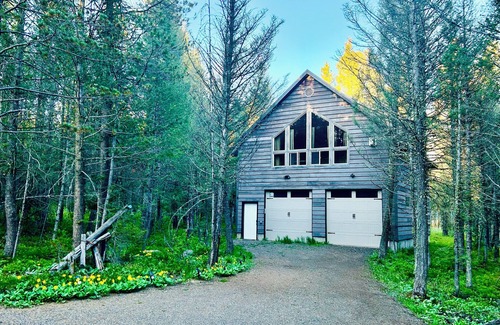 Island Park House | Enjoy the spacious vaulted ceilings with a full kitchen and open concept living!