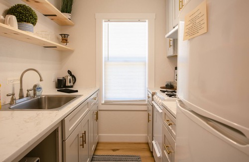 Gold Hill Apartment | Enjoy the tranquility of a scenic riverside neighborhood in Gold Hill. This area is peaceful, offers beautiful views, and is a convenient stopover location.