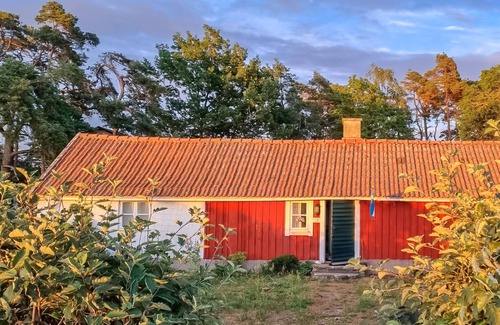 Morbylanga House | Enjoy the tranquillity and idyll during a lovely break in this holiday home with historical flair.