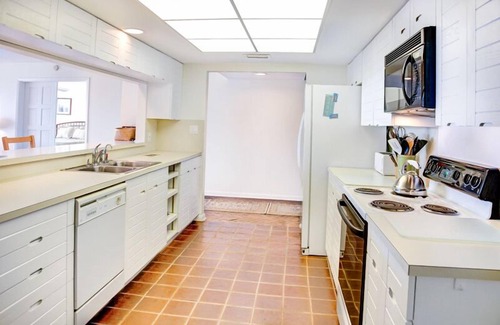 Sanibel Condo | Enjoy the views from this Gulf Front three bedroom condo- Small complex