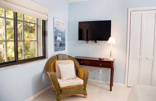 Sanibel Condo | Enjoy the views from this Gulf Front three bedroom condo- Small complex