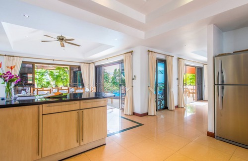 Kata Villa | Enjoy this fabulous Luxury 4 bed villa with personal chef, staff and pool