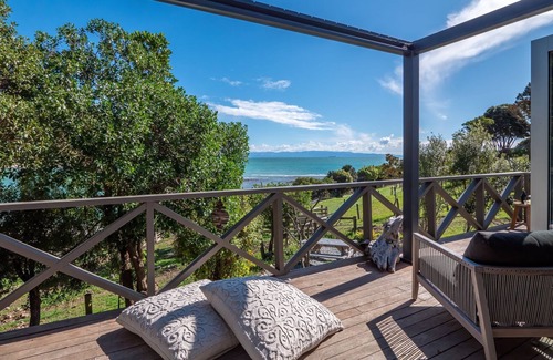 Nelson Region Cottage | Enjoy this gorgeous cottage in island paradise with stunning ocean views