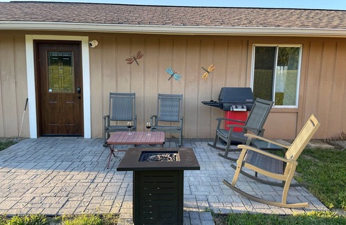 Oxford House | Enjoy this spacious 8-acre private 3 min drive to Miami University Property