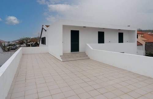 Relva House | Enjoy this spacious and comfortable house within minutes to the airport.