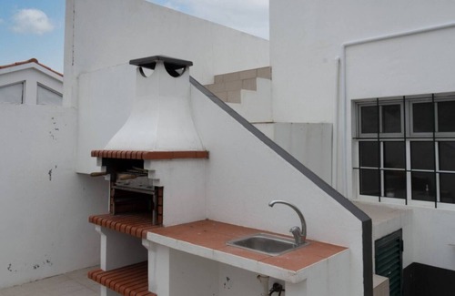 Relva House | Enjoy this spacious and comfortable house within minutes to the airport.