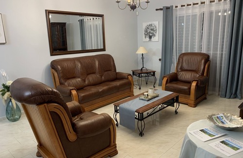 Relva House | Enjoy this spacious and comfortable house within minutes to the airport.