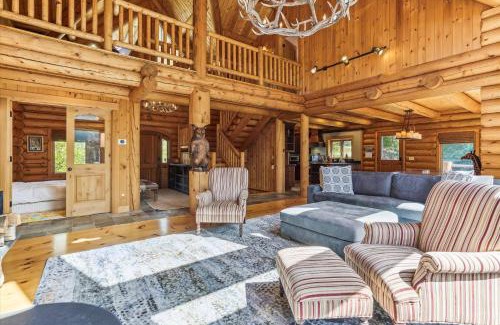 Central Vermont- Killington House | Enjoy this stunning Log home with open floor plan and tons of natural lighting Ridgetop