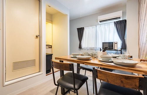 Konohana House | Enjoy trick art and hot plates Spacious 140 4 minutes walk from station WIFI baby bed max 14 - Konamon House/Osaka Ōsaka