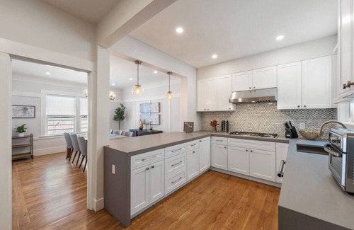 Richmond District Apartment | Enjoy ultra convenient City living from this comfortably stocked and furnished two level home