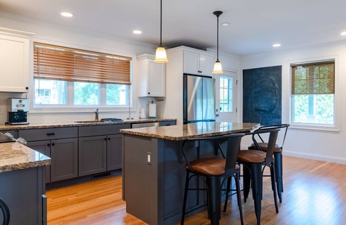 Saunderstown House | Enjoy views of Narragansett Bay, minutes to Newport