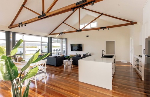 Woy Woy House | Enjoy waterfront luxury, while you relax with the whole family.