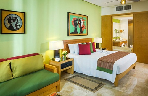 Ejidal Hotel | Enjoy with your family group in a two-bedroom suite.