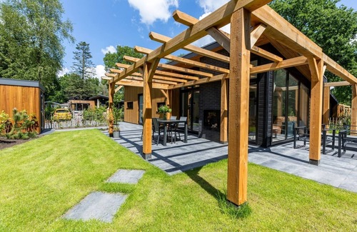 Wekerom House | Enjoy without worries in the hottub