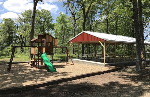 Cassville Cabin | Enjoy your family vacation!-Cabin 8