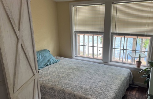 Doniphan Cabin | Enjoy your morning coffee overlooking the beautiful Current River. Non Smoking