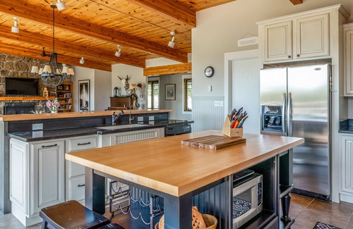 Livingston House | Enjoy your own stretch of the Yellowstone at Mayfly Manor