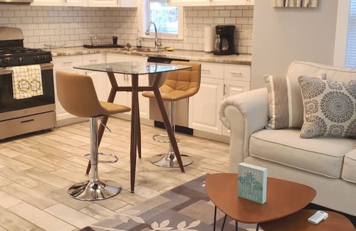 Historic Uptown Apartment | Enjoy your stay in this relaxing 1 bedroom apartment in the heart of St Pete.