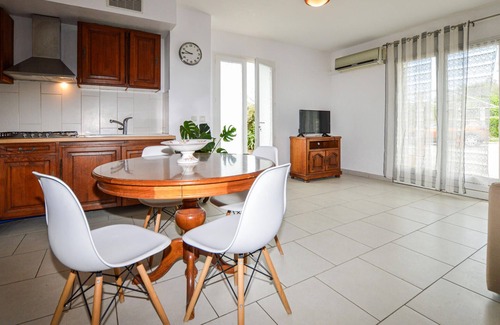 Aleria Apartment | Enjoy your vacation in this vacation apartment in a good location not far from the sea.