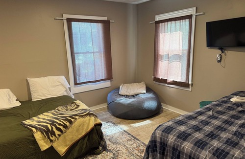 Alexandria Bay House | Enjoyable 2-bedroom house with AC in Alexandria Bay with kids play loft