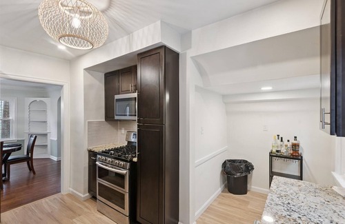 Shaker Heights Apartment | Enjoyable 2 bedroom 1 bathroom in Shaker Heights near universities and hospitals