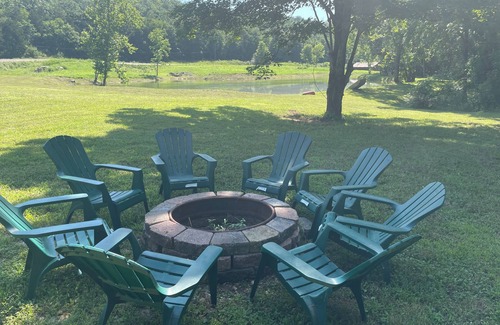 Black House | Enjoyable 2-bedroom house on 24 acres right on Black River.