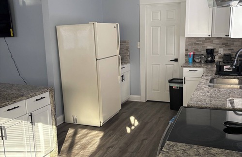 Near Eastside House | Enjoyable 3-bedroom house with AC in vibrant Indianapolis