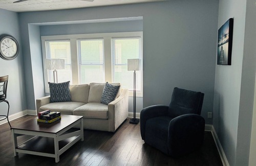 Near Eastside House | Enjoyable 3-bedroom house with AC in vibrant Indianapolis