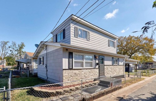 St. Louis House | Enjoyable 3-bedroom house with AC in St. Louis