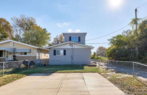 St. Louis House | Enjoyable 3-bedroom house with AC in St. Louis