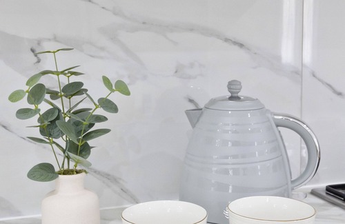 London Borough of Bromley Cottage | Enjoyable Cornerstone cottage with AC in charming Orpington. Sleeps 7 people