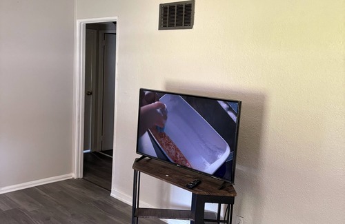 Lafayette House | Enjoyable Furnished 2-bedroom 1 bath House in Lafayette
