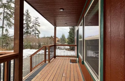 Nikolaevsk House | Enjoyable house with WiFi in charming Anchor Point