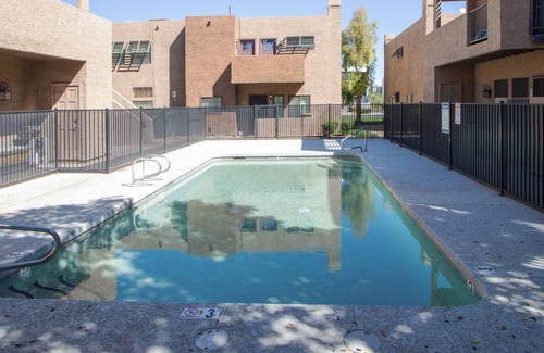 Tempe House | Enjoyable Lemon themed townhome with AC in vibrant Tempe