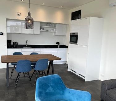 Enkhuizen House | Enkhuizer Strand Chalet Meeresbrise Dritte Reihe mit Zaun Haus Nr 251