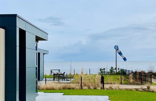 Enkhuizen House | Enkhuizer Strand Chalet Meeresbrise Dritte Reihe mit Zaun Haus Nr 251