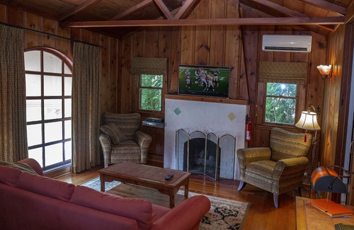 Sutter Creek Cottage | Enolas Cottage - Restored 1940's Quaint Cottage in the Heart of Sutter Creek