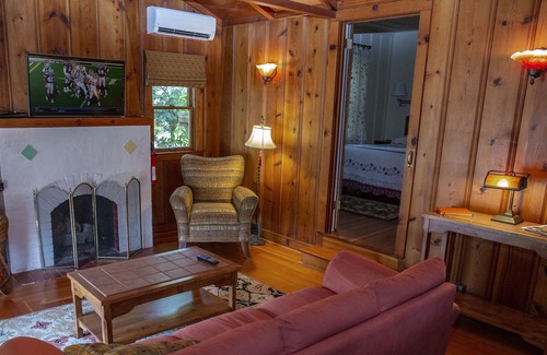 Sutter Creek Cottage | Enolas Cottage - Restored 1940's Quaint Cottage in the Heart of Sutter Creek