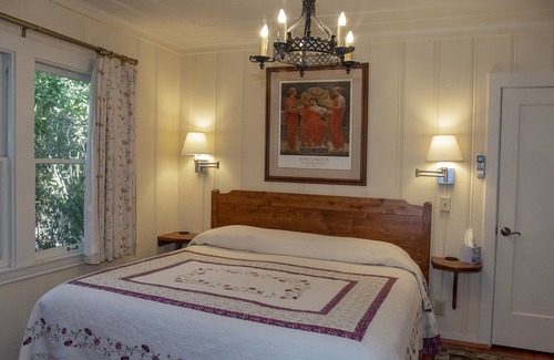 Sutter Creek Cottage | Enolas Cottage - Restored 1940's Quaint Cottage in the Heart of Sutter Creek