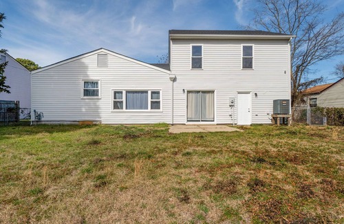 Hampton House | Enormous 6 BR Family Style Home By Waterside