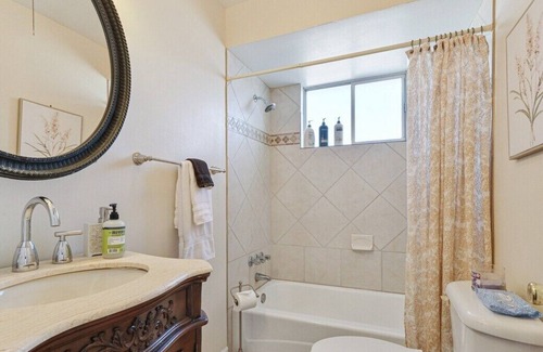 Seventh Ward House | Enormous NOLA Mansion w/King Suite & Parking
