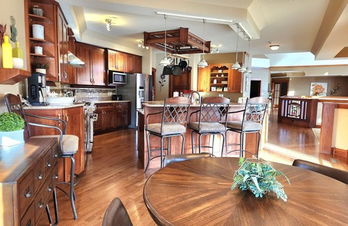 Deadwood House | Enormous Rally Rental - Custom Estate off paved Road w/Extra Motorcycle Parking