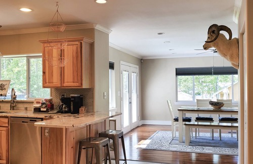 Eagle River House | Enough space for the whole family near hiking trails and mountains.