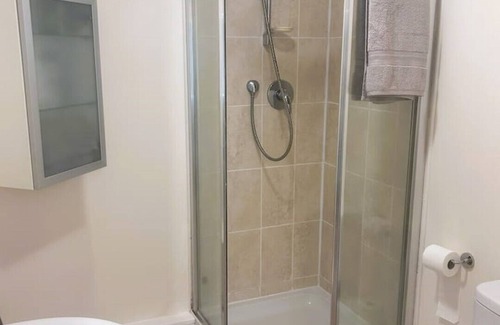 Warrington Apartment | Ensuite Bedroom in a 2-Bed spacious Apartment