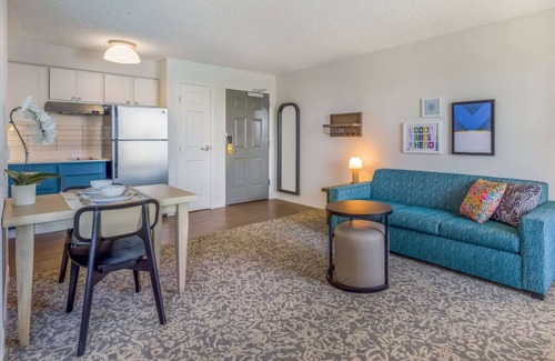 Oyster Point Hotel | Ensuring a Very Comfortable & Memorable Stay! Free Breakfast, w/Outdoor Pool