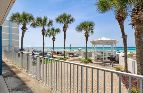 Fort Bay House | Ensuring a Very Comfortable & Memorable Stay! Free Parking, Outdoor Pool