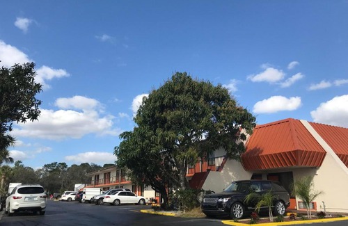 Historic Downtown Kissimmee Hotel | Enterprise Motel