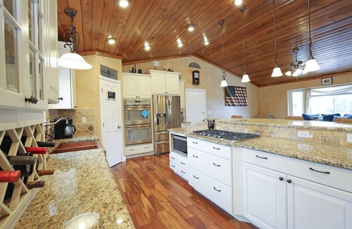 Gleneagle House | Entertaining at its Best, Minutes from AF Academy, Gourmet Kitchen,Gazebo, Fire Pit,Wifi, Pool Table